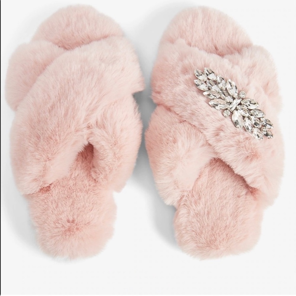 Pink Faux Fur Removable Brooch Slippers